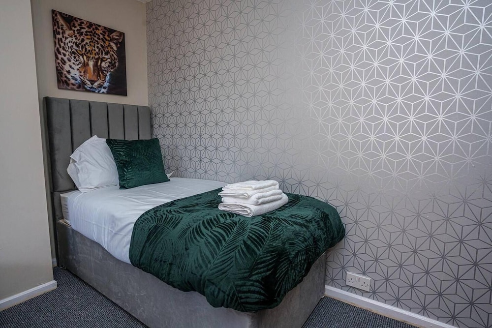 Charming 4-bed House in Nottingham Sleeps 7 view 3