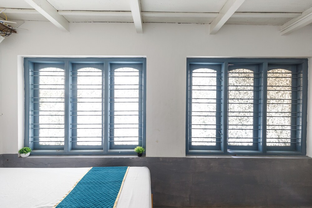 Underground Hostel By Bilwa Estate