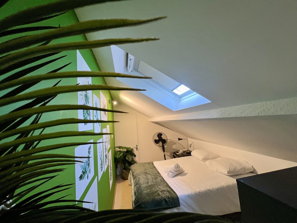 Quiet & Stylish Home With Garden