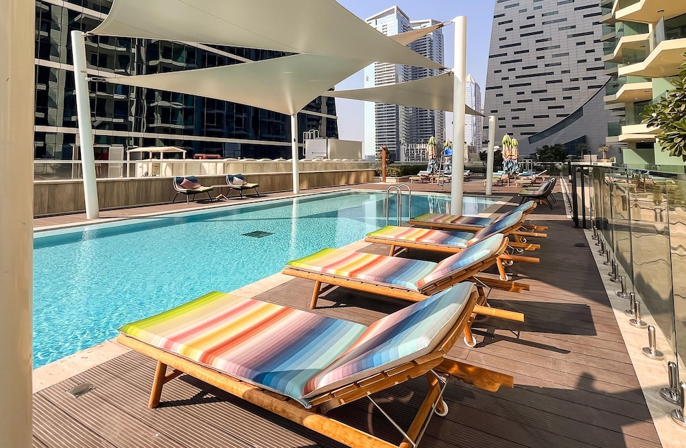 Exclusive 1BR Urban Oasis Canal