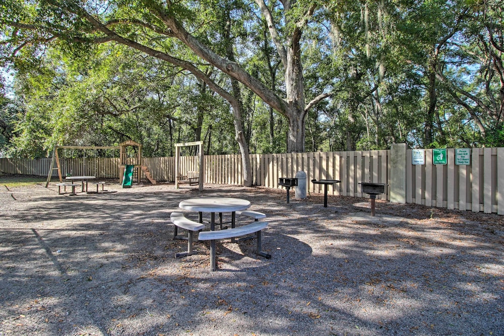 Steps to Beach & Pool Area: Hilton Head Condo