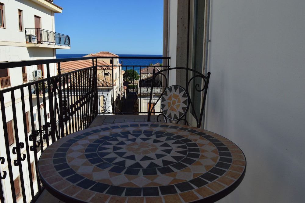 Emerella Guest House Siderno Beach