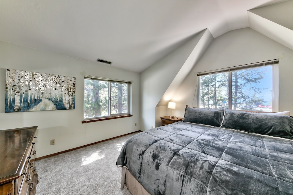 853p Lakeside Beach 4 Bedroom Home