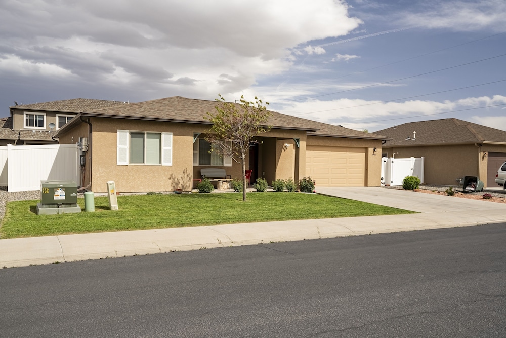 Canyon View Oasis 3 Bedroom Home
