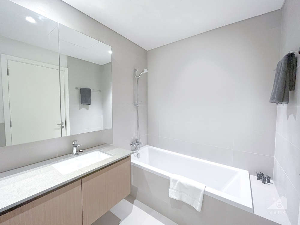 Creek Beach Dubai to Stunning 2B Apt with Balcony in Dubai Creek Harbour