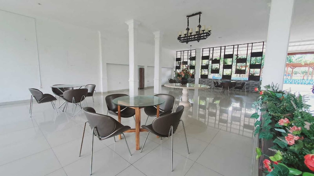 Aries Biru Hotel & Villa