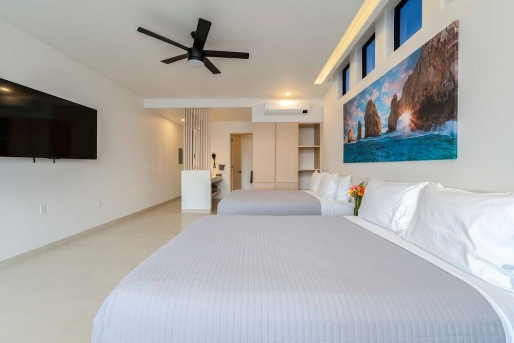 New 1BR Condo Near Marina and Downtown - Pool