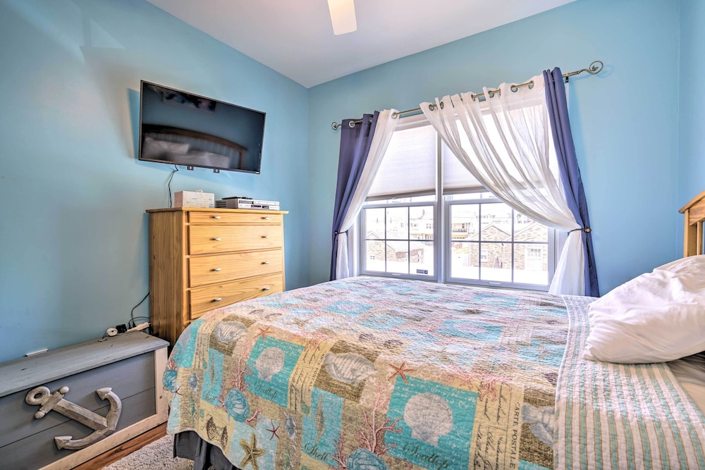 Breezy Wildwood Condo ~ 2 Blocks to Beach!