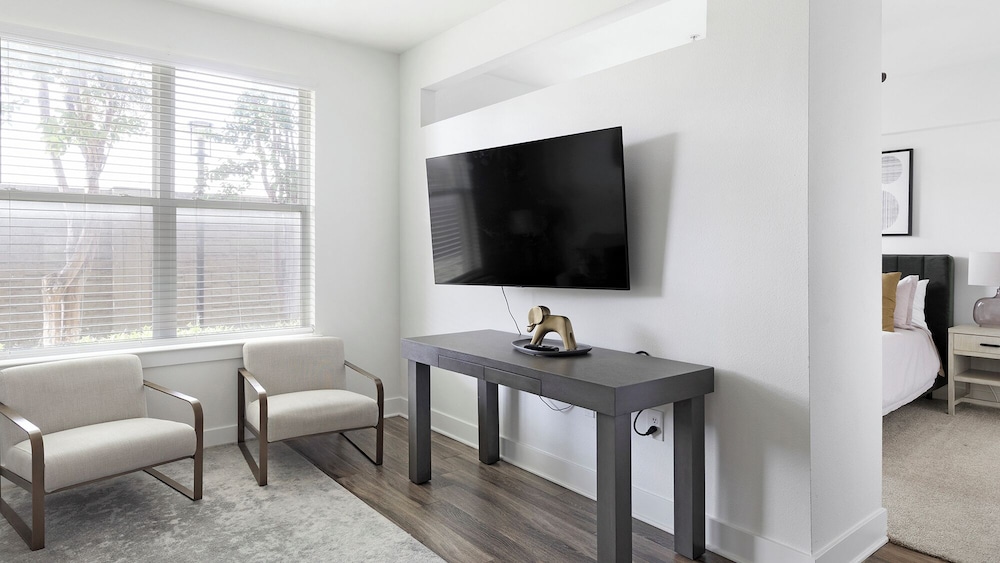 Landing Apartments - North Dallas