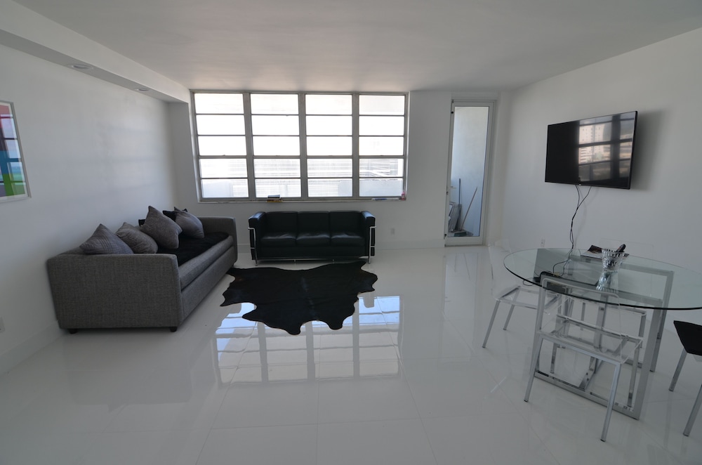 Riviera Luxury Living at the Decoplage