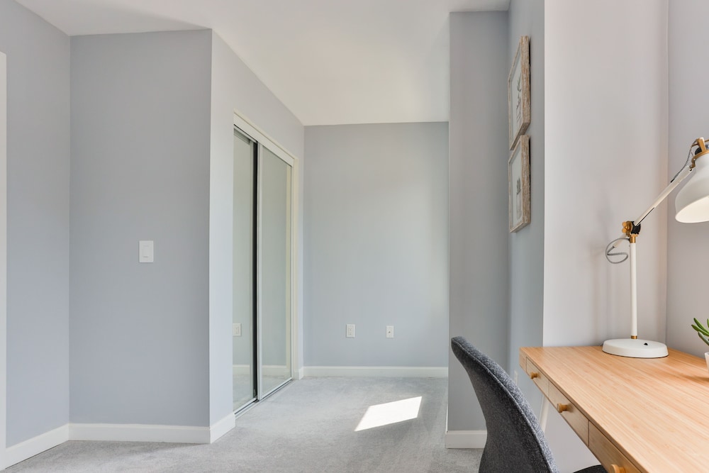 Central 3BDR Townhouse in Downsview Park - Image 3