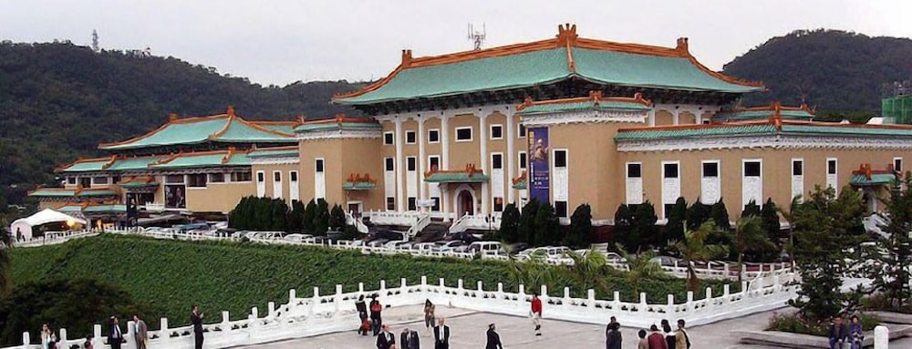 Regale Villa Hotel