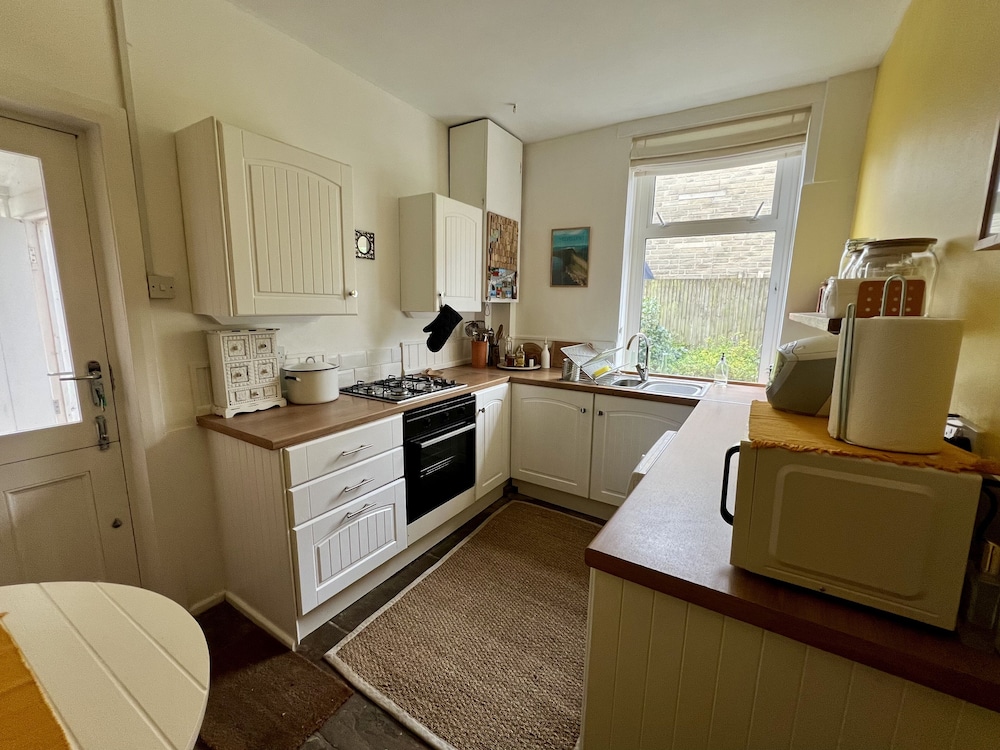 Charming 1880S 2Bd Haworth Home