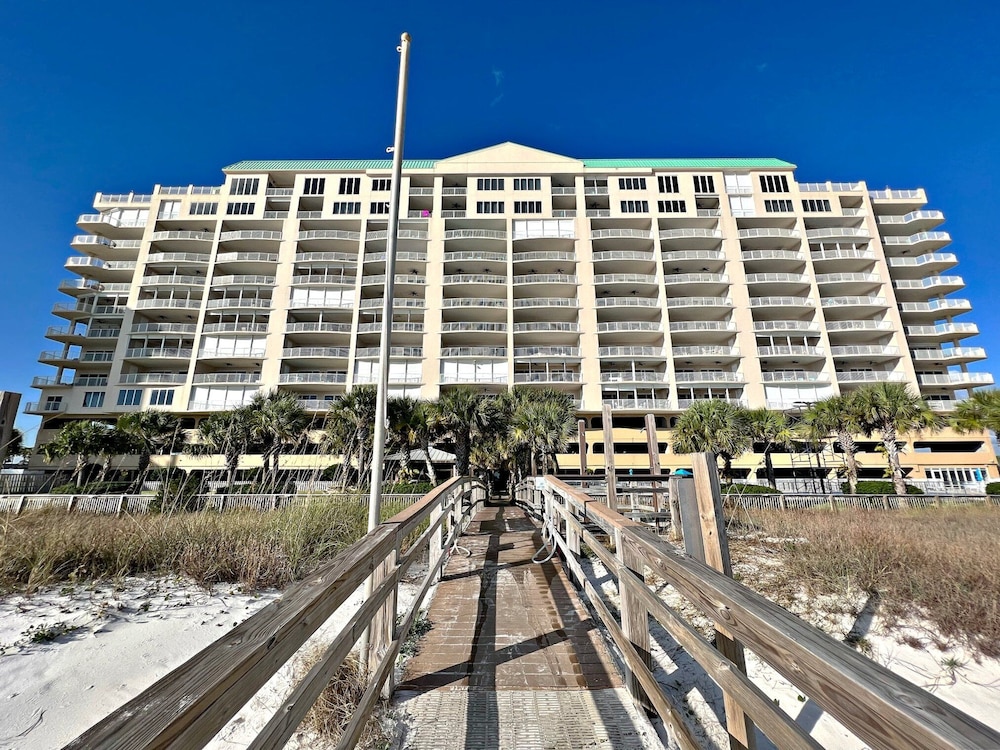Regency Isle 704