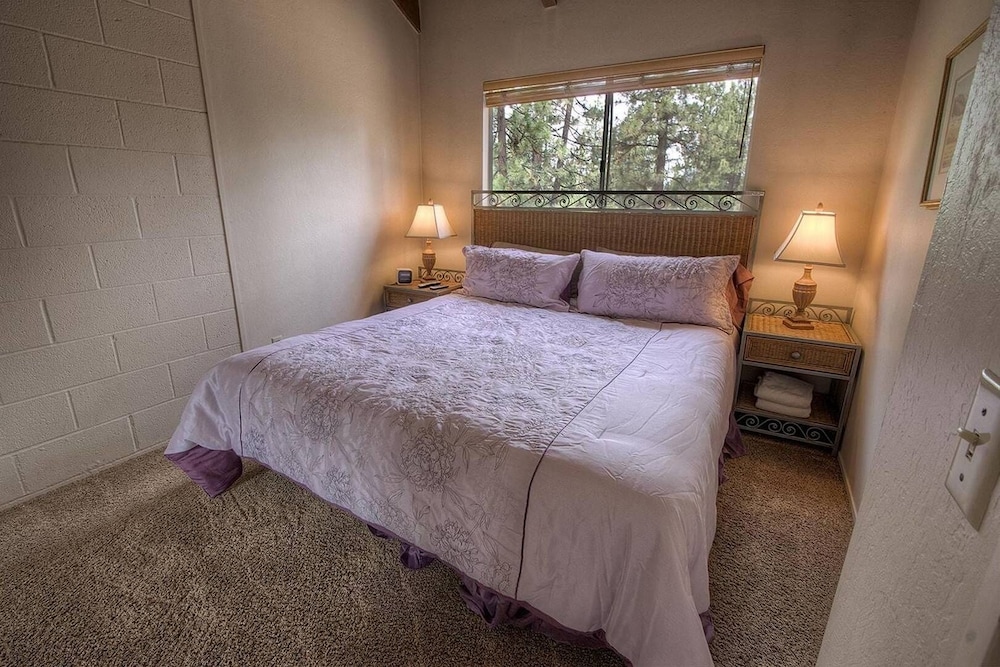 Lake Tahoe Vacations - Heavenly Mountain Hideaway 2 Bedroom Home by RedAwning - Property Image 3