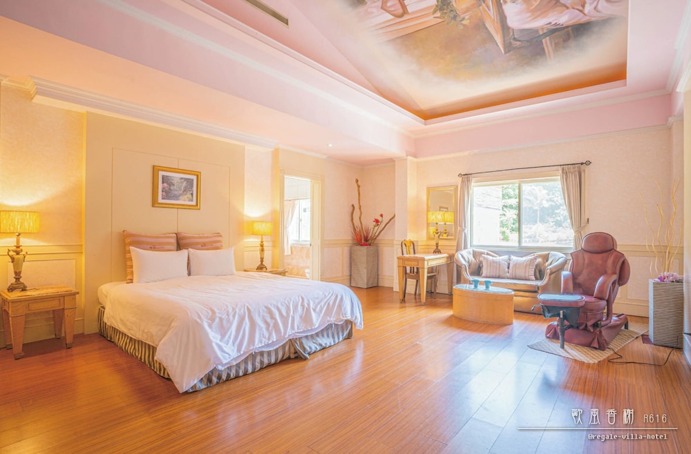 Regale Villa Hotel