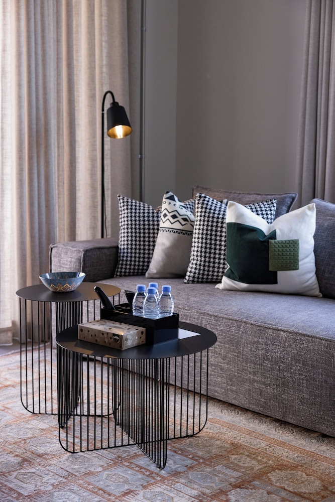 C LIVING 3 - ALMALQA