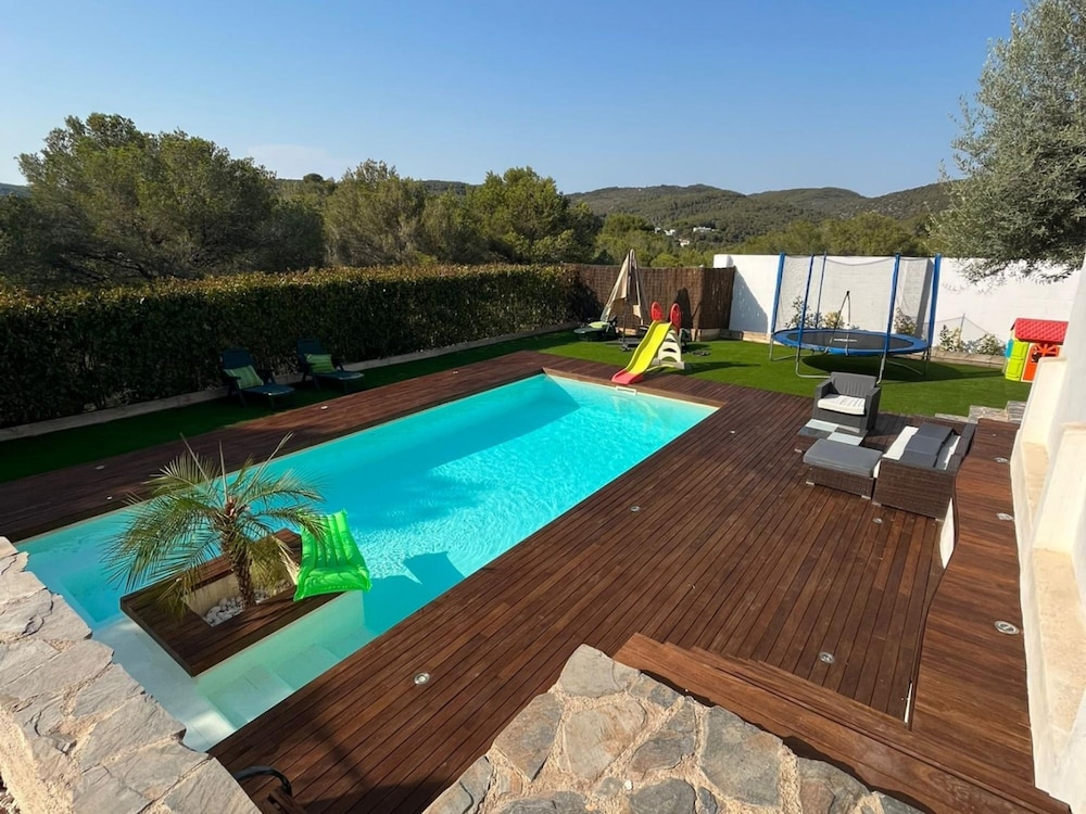 Villa Independiente con Piscina y Vistas
