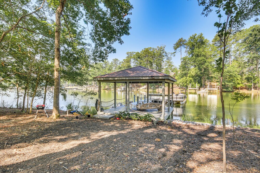 Lake Murray Studio w/ Pool & Hot Tub in Prosperity