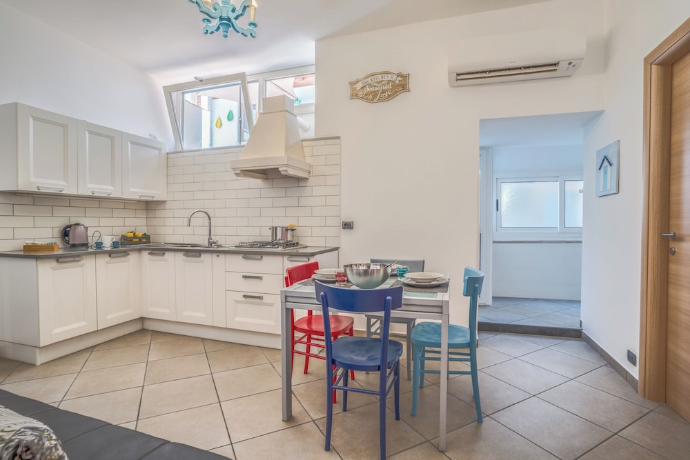 Two Bedrooms Apt In Sorrento Center With Terrace