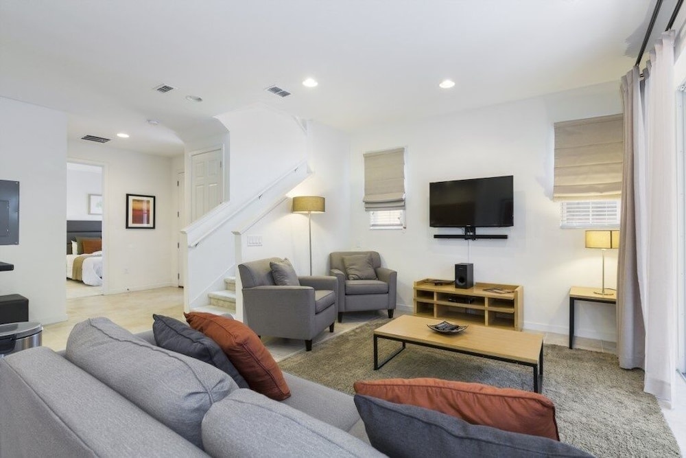 Regal Oaks Townhome: Pool, Hot Tub & Near Disney 3 Bedroom Townhouse