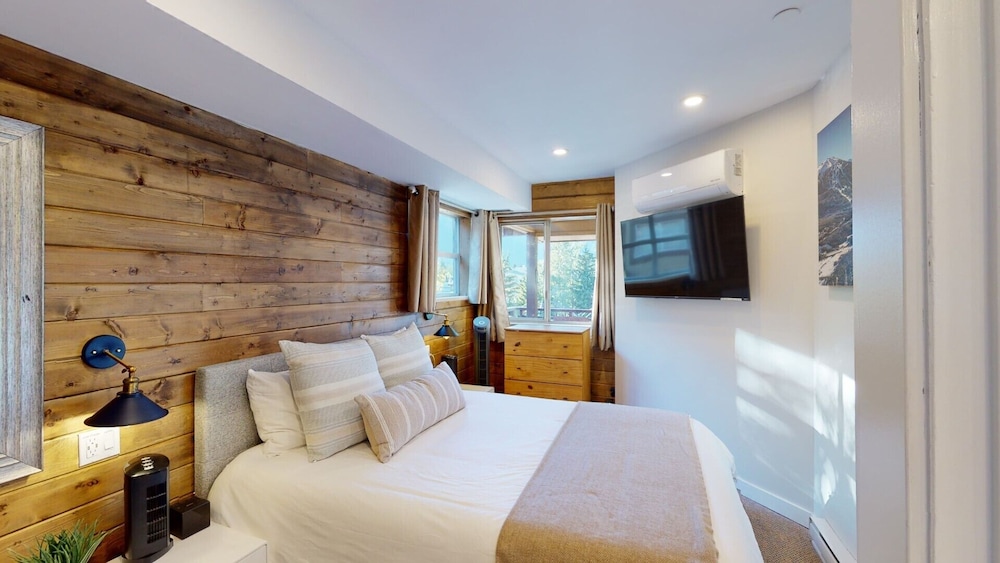 Marketplace Lodge - Whistler Premier - Image 2