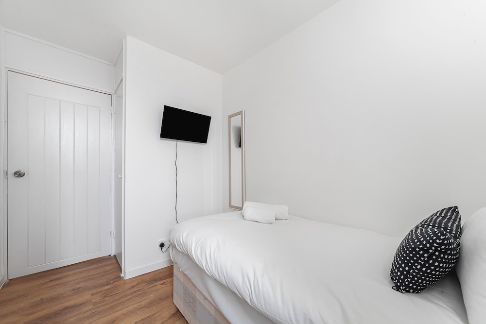 Modern Living In Stylish 3bed Flat