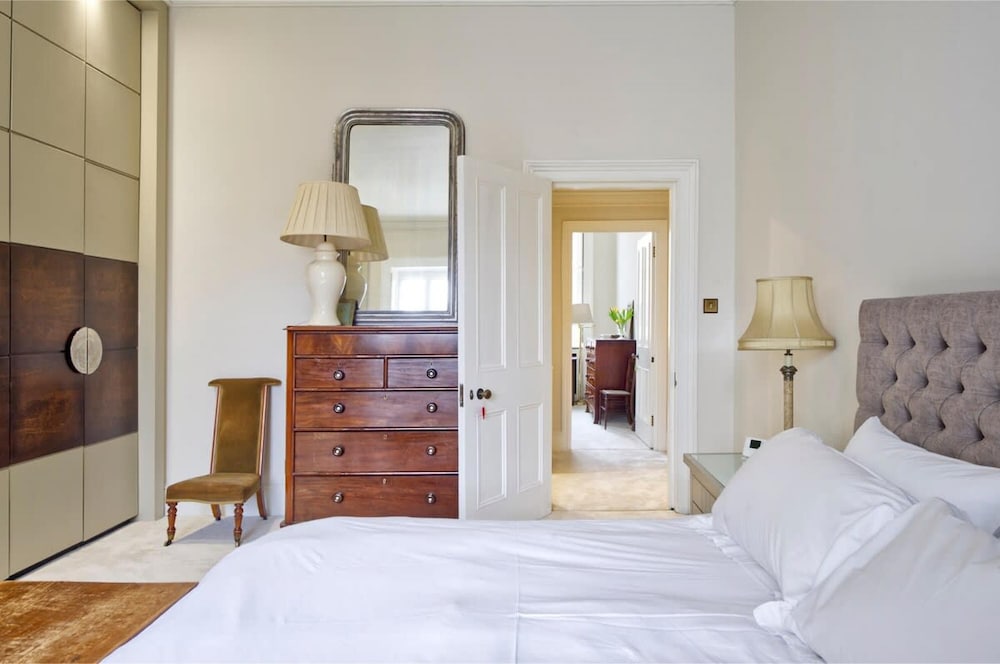 Grand 2 Bedroom Flat Kensington