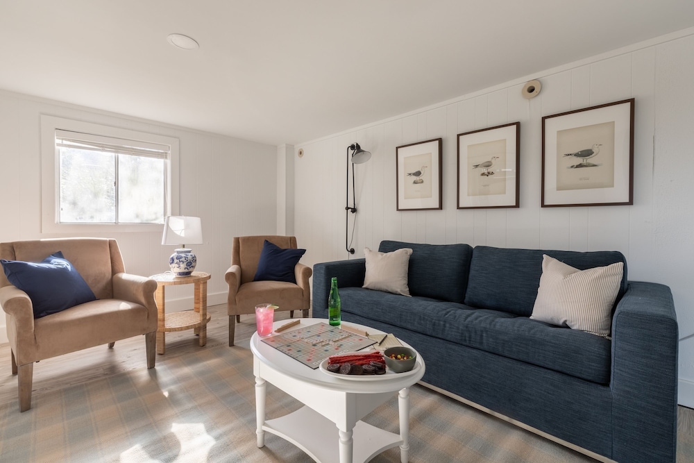 Sandpiper by Avantstay Gorgeous Beachside Home w Spacious Yard Chic Design
