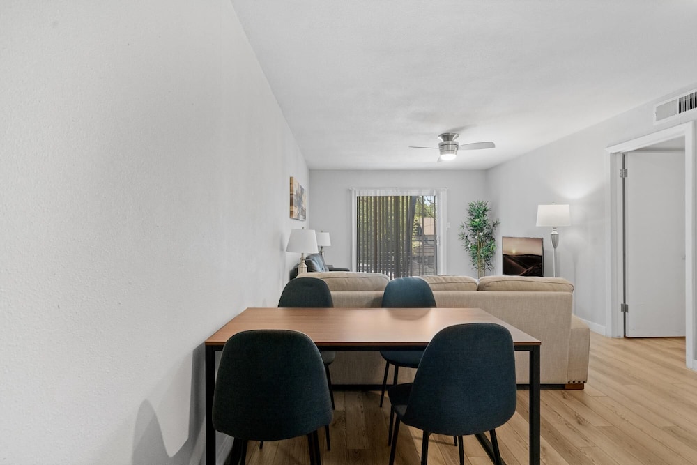 Modern 2BR Near UT Hyde Park Evonify - Property Image 7