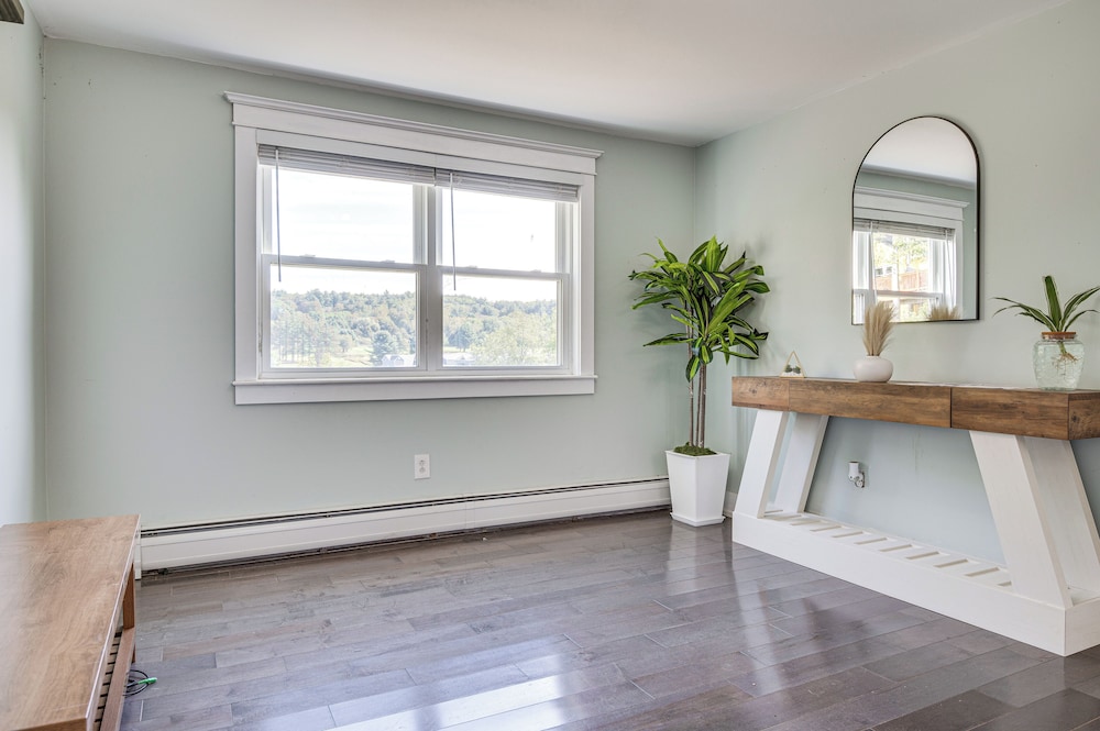 Golf, Hike & Explore: Family Home in Pembroke!