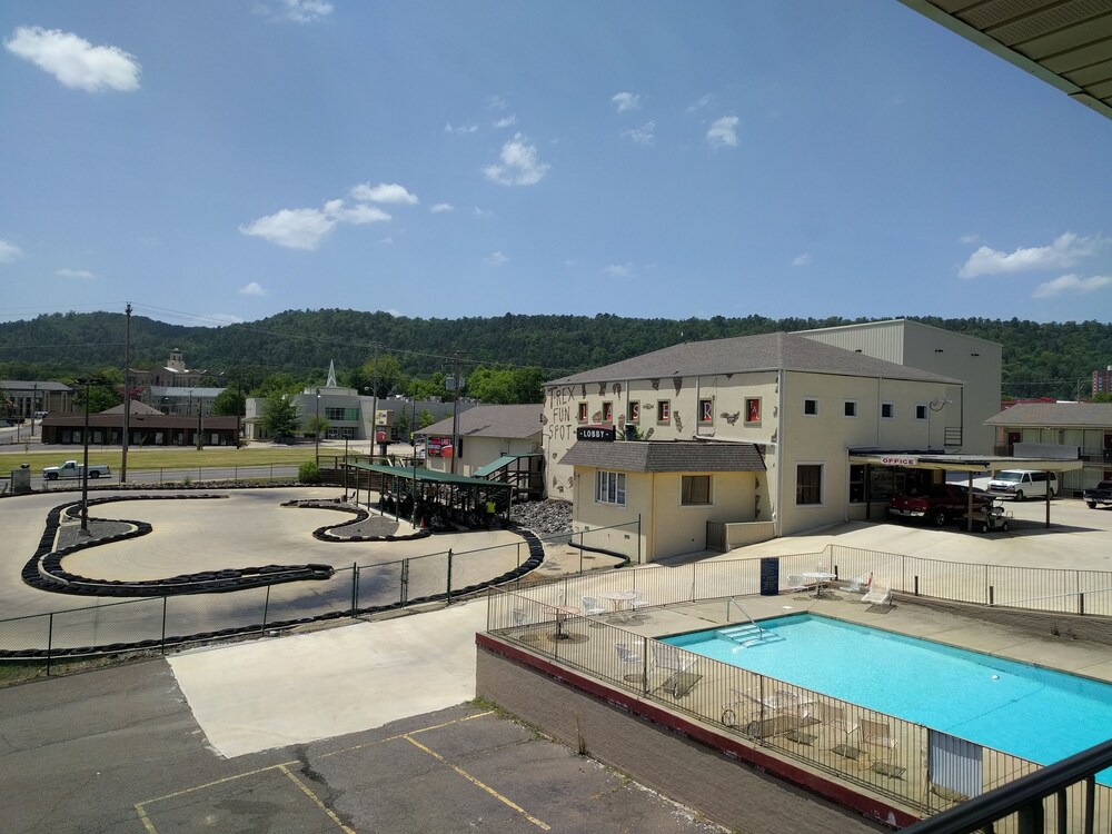 All Seasons Lodge