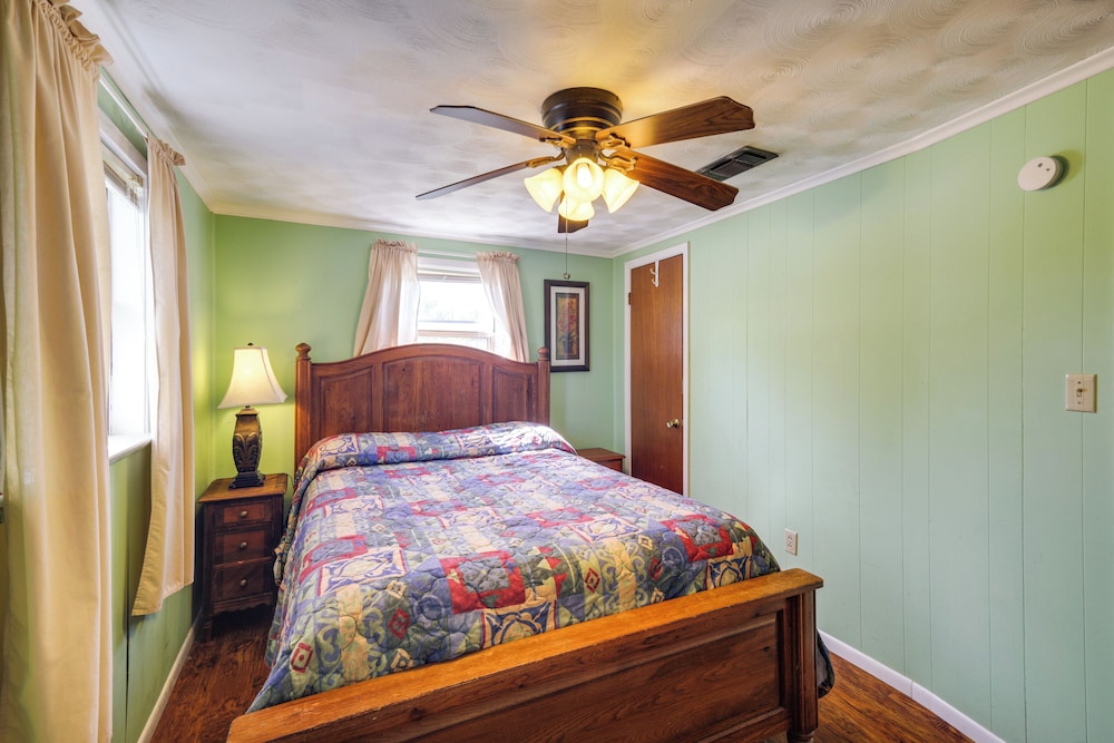 Hike From Your Door! Pet-friendly Whitney Home