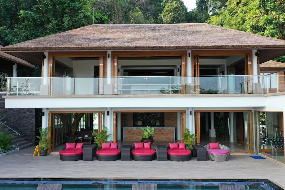 Victoria Cliff Nyaung Oo Phee Island view 2