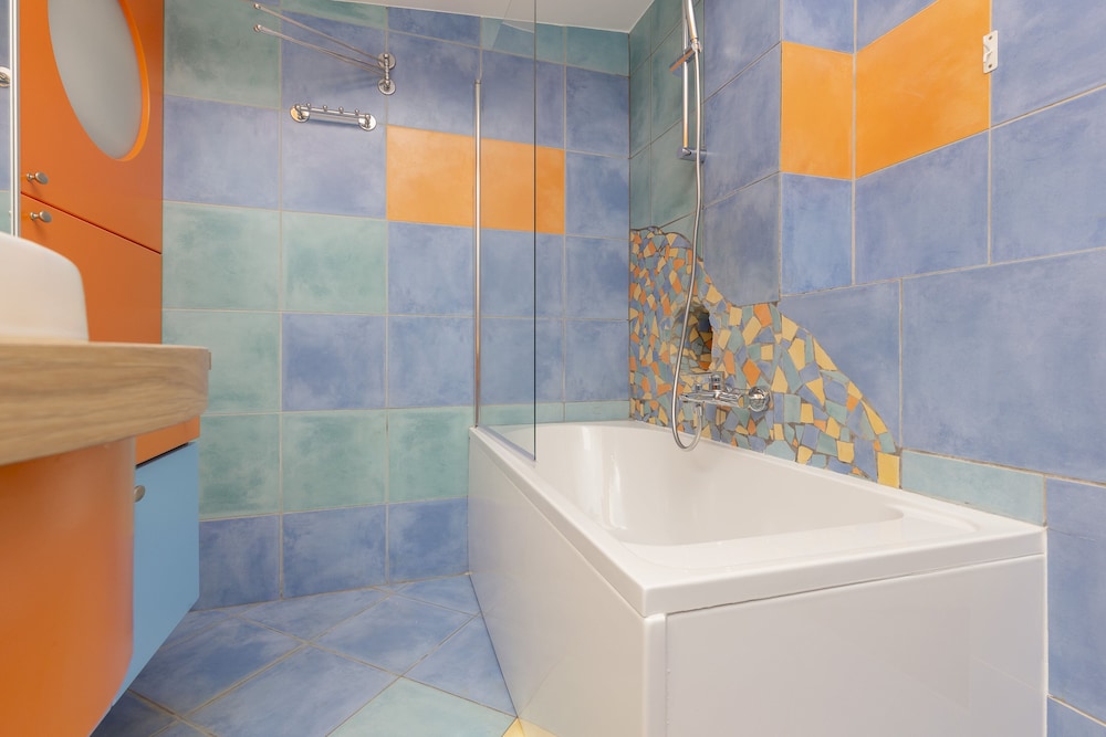 Colorful Apartment in Warsaw by Renters view 5