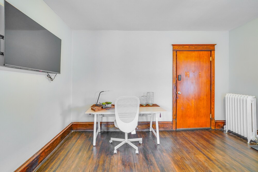 Cozy Minneapolis Apartment, 1 Mi to Downtown!