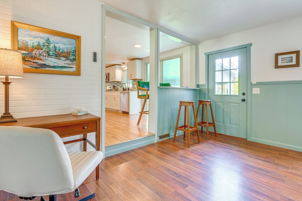 Sand Lake Retreat: Canal Access & Large Yard!