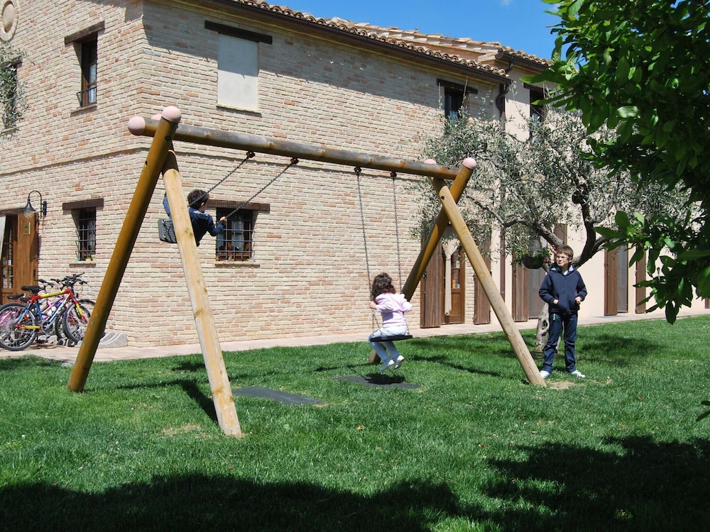 Farmhouse in Marche With Pool & Wine Tours