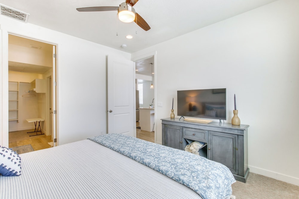 Walk to Marina & Lake: Spacious Garden City Gem!