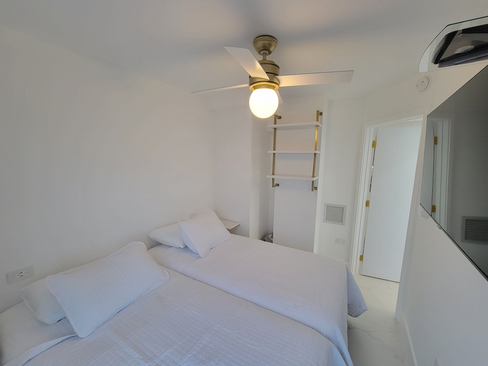 Alexander 1102 2 Bedroom Apts