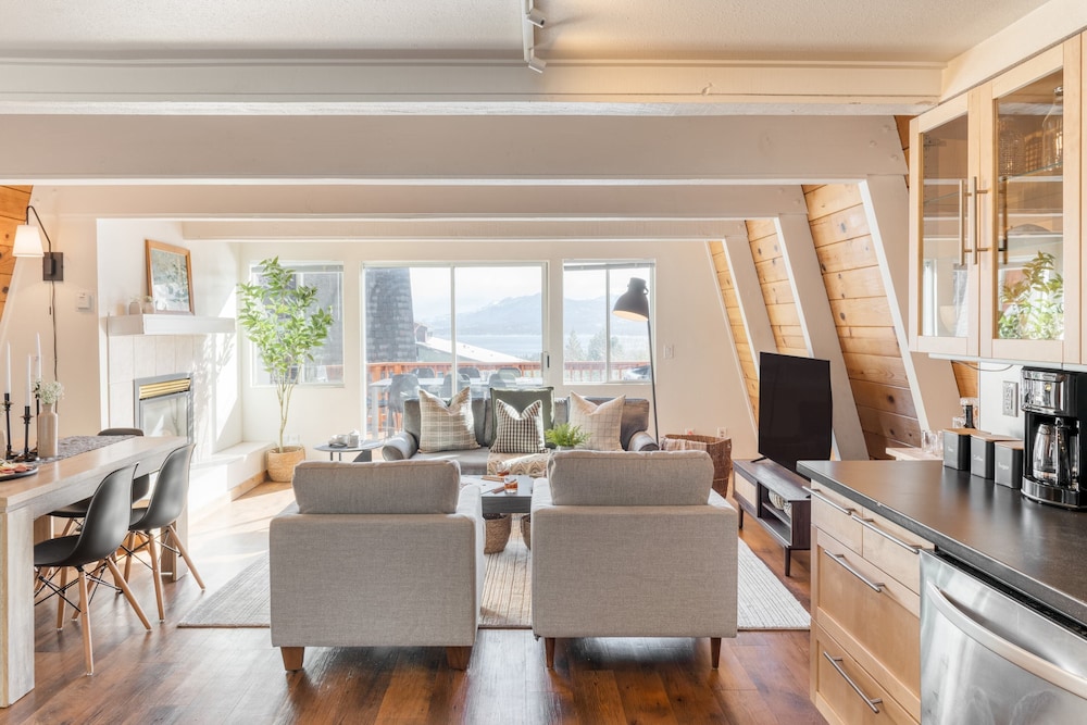 Chickaree by Avantstay A-frame w/ Mountain Views - Property Image 1