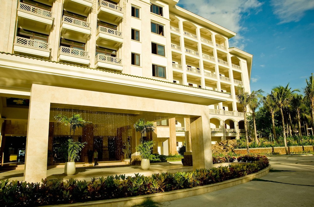 Olalani Resort and Condotel