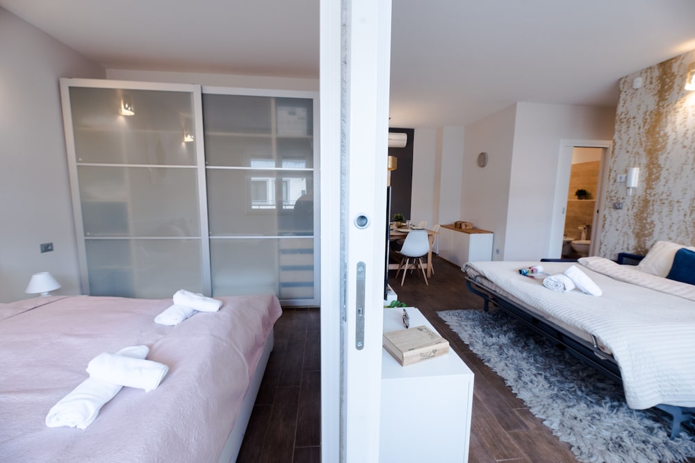 Budapest Easy Flat - Penthouse Basilica