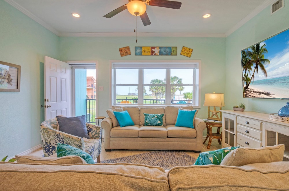 3 Condos in Beachfront Complex w Pool Sleeps 22 Island Retreat 3-unit Buyout
