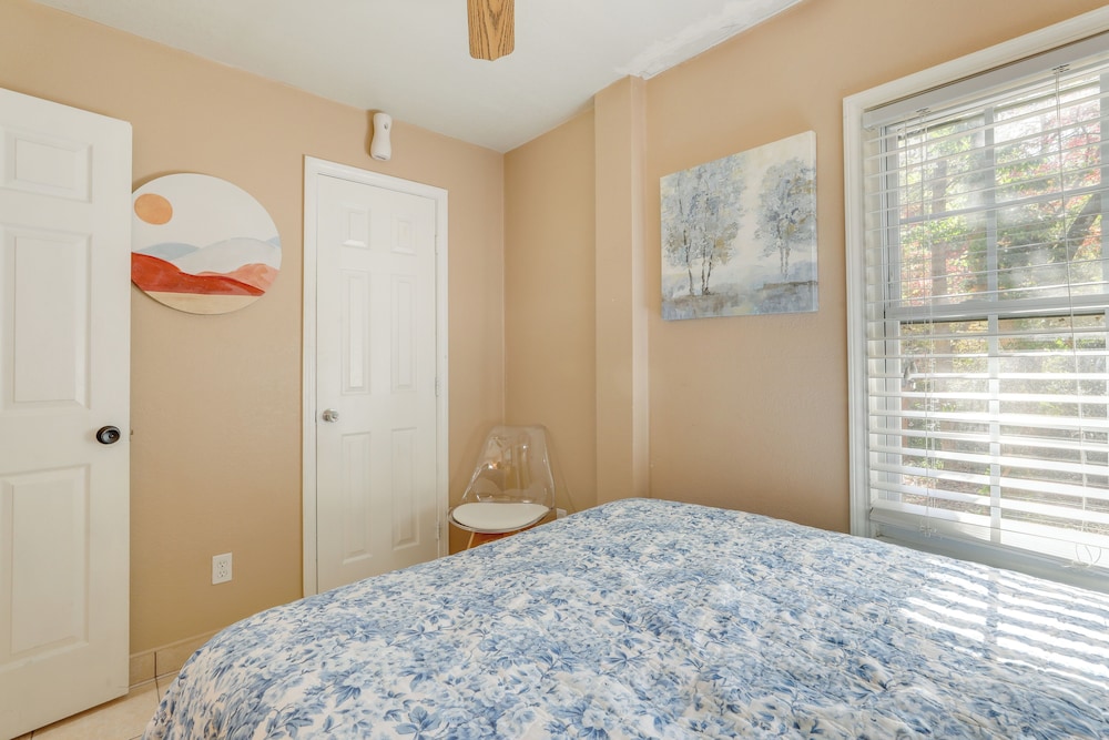 Pet-friendly Lilburn Duplex w/ Patio & Grills!