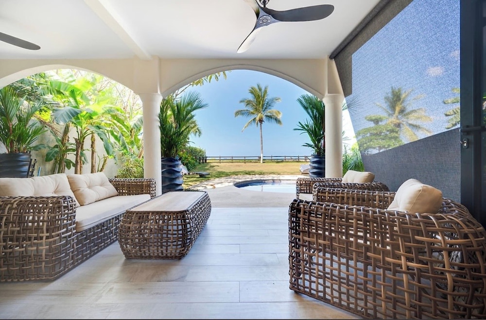 Beachfront2 bed 2 Bathportreroflamigo-marina