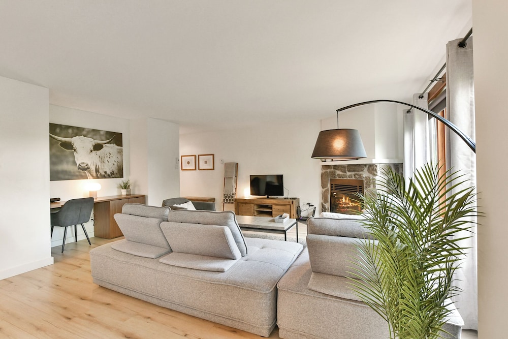 Les Haut Bois Condominiums -RVMT
