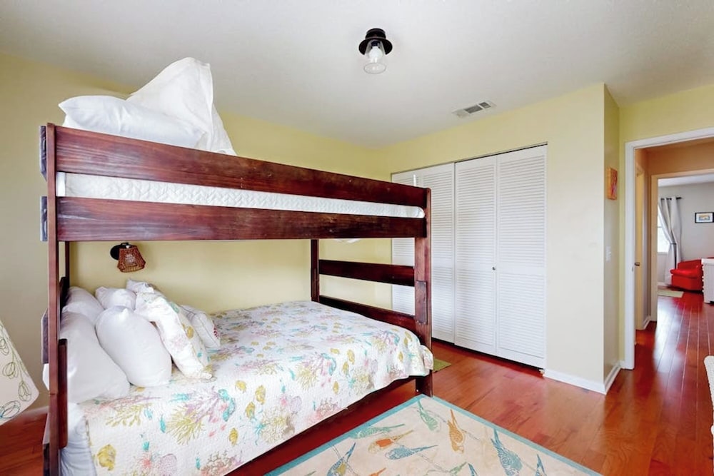 Mariner Lakes Condos