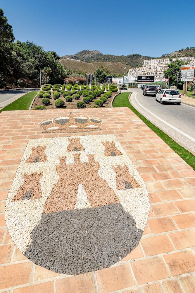 RI B2a- Relaxed Modern Flat in Benahavis