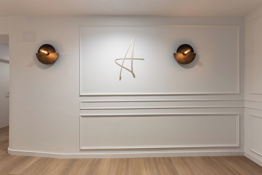 Hotel Arenal Suites Bilbao - Image 1